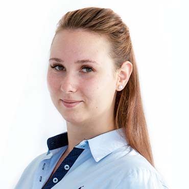 Indes Fuggerhaus Sales Manager Lisa Vanessa Kristek im Kundenservice Export.
