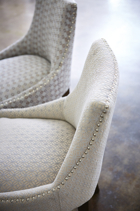 Indes Fuggerhaus ist exklusiver Partner des Textilgroßhändlers Warwick in Deutschland und bietet mit Warwick hochwertige Materialien für Sesselbezüge.