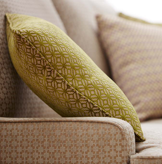 Hochwertige Möbelstoffe von Warwick eignen sich für Kissen, Sessel, Sofas und Hocher.
